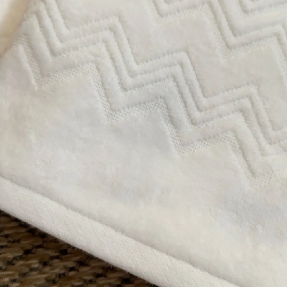 NEW Set of 2 Missoni Home 100% Cotton Iconic Zig Zag Chevron Pattern Hand Towels